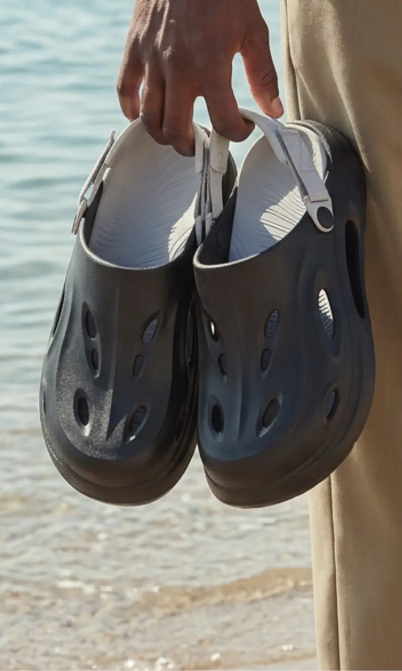 Aero Recovery Clog - Graphite – hover